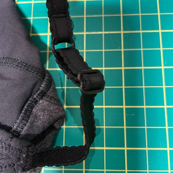 Side Pull Strings Tank (M) - Picture 10 of 11
